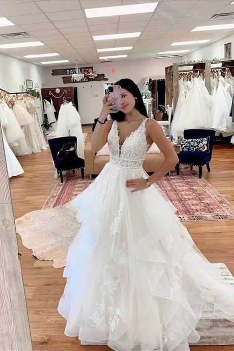 A-Line Tiered Lace Beach Wedding Dresses Tulle V Neck Applique US14 / White A-Line Tiered Lace Beach Wedding Dresses Tulle V Neck Applique US14 / White