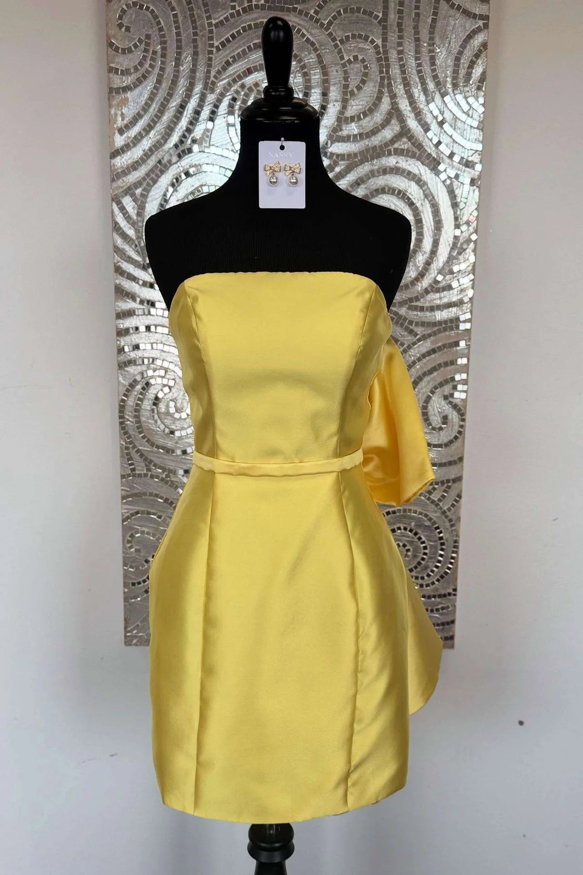 Simple Satin Yellow Hoco Dress Mini Strapless Tight Dress with Bow US10 / Custom color Simple Satin Yellow Hoco Dress Mini Strapless Tight Dress with Bow US10 / Custom color