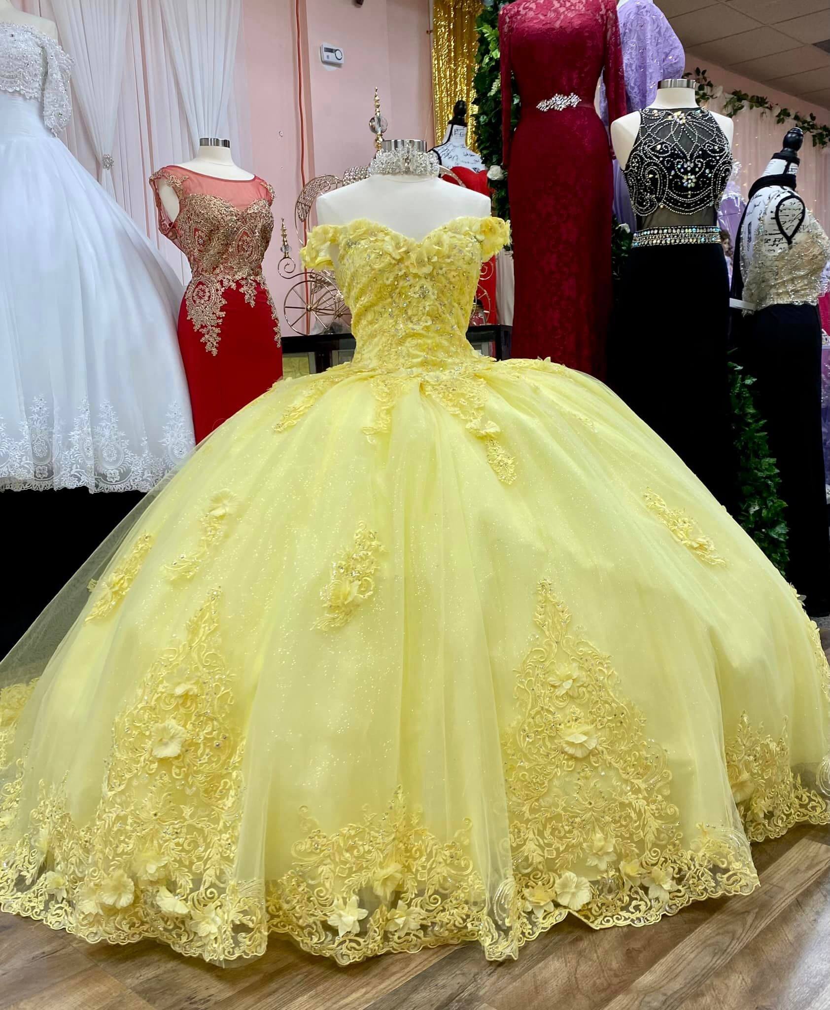 yellow off the shoulder quince dress Zapaka Women Yellow Long Tulle Princess Quinceanera Dress with Lace Ball Gown Off the Shoulder Sweet 16 Dress, Yellow / US14