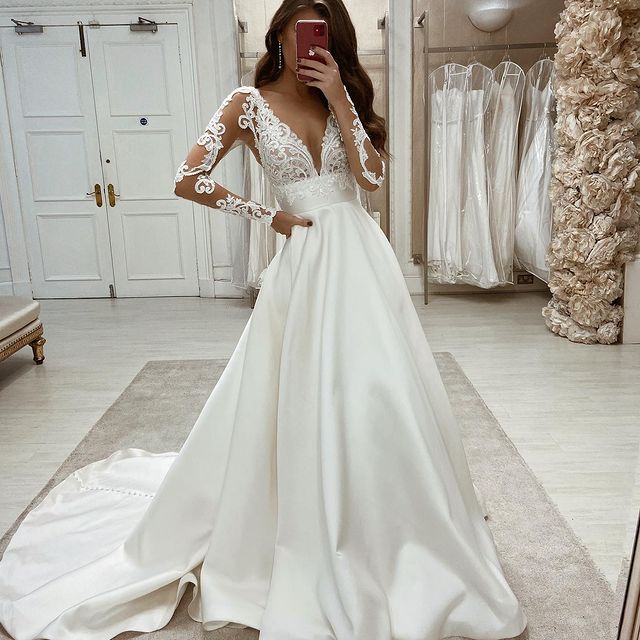 A Line Long Sleeves Ivory Lace Satin Wedding Dresses US6 / Same As Picture A Line Long Sleeves Ivory Lace Satin Wedding Dresses US6 / Same As Picture