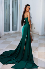 Discount 2024 Crystals Satin Emerald Green Prom Dresses Mermaid One Shoulder