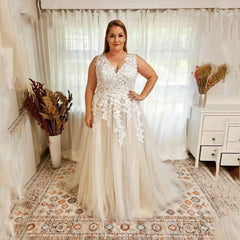 V Neck Lace Plus Size Wedding Dresses Beach Appliques A Line Boho Bridal Gowns