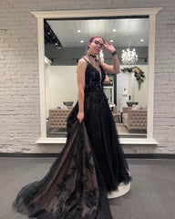 A-Line Gothic Lace Wedding Black Dresses V Neck Sleeveless