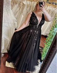 A-Line Gothic Black Lace Wedding Dresses V Neck Sleeveless
