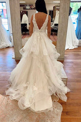 A-Line Tiered Lace Beach Wedding Dresses Tulle V Neck Applique