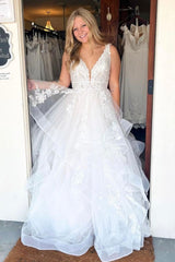 A-Line Tiered Lace Beach Wedding Dresses Tulle V Neck Applique
