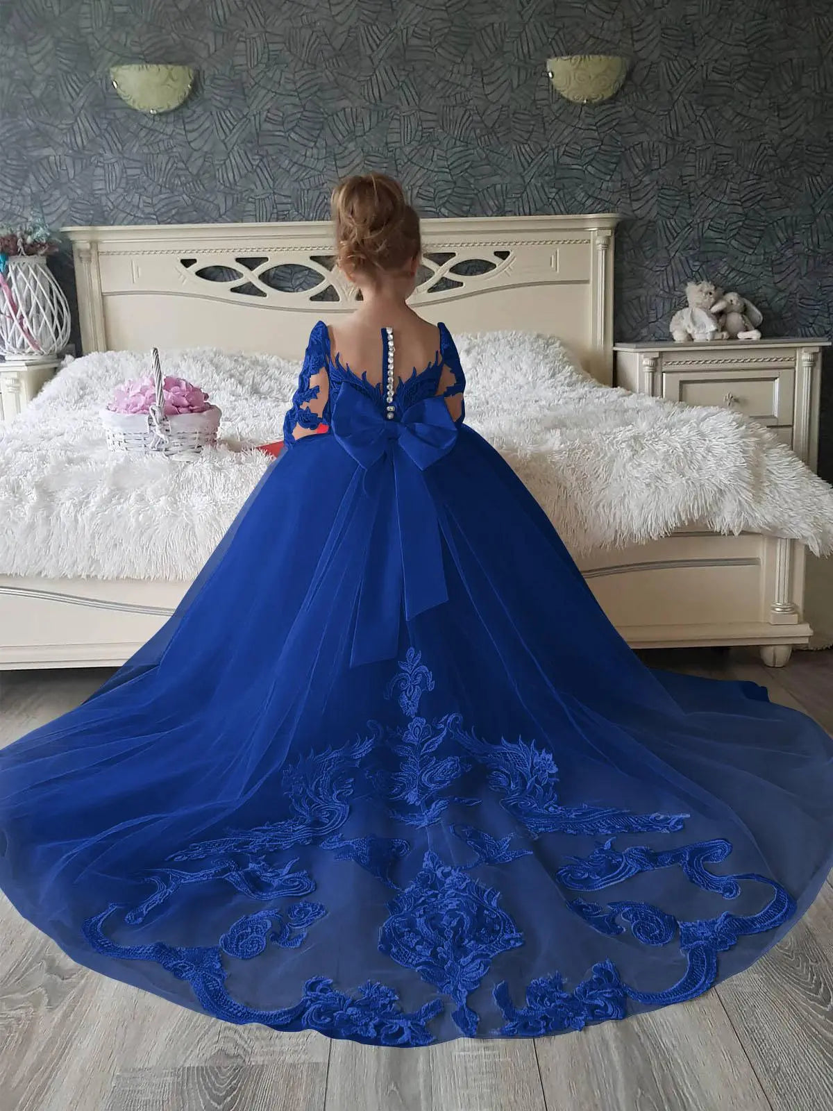Cheap Long Sleeves Princess Lace Flower Girl Dresses with Detachable Train