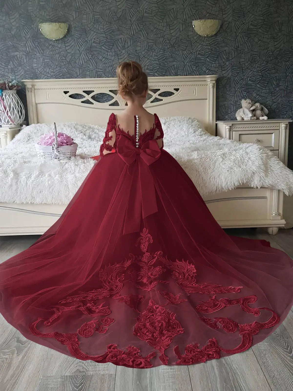 Cheap Long Sleeves Princess Lace Flower Girl Dresses with Detachable Train