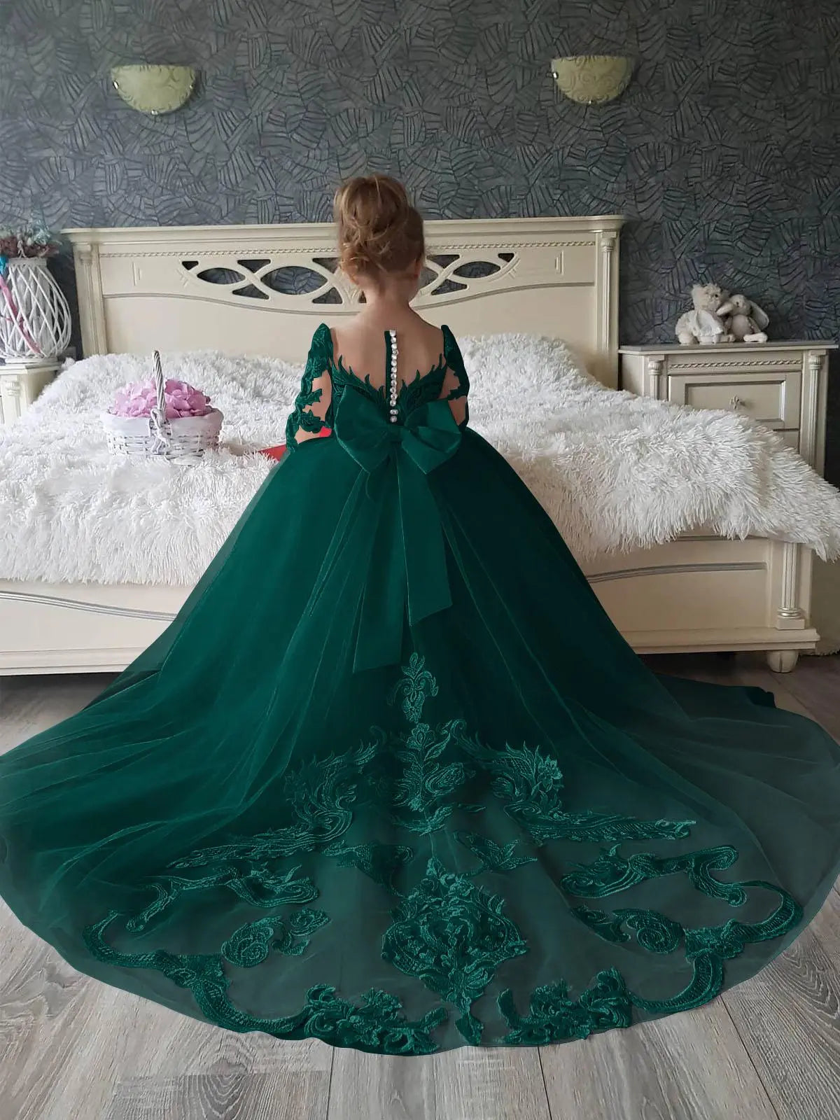 Cheap Long Sleeves Princess Lace Flower Girl Dresses with Detachable Train