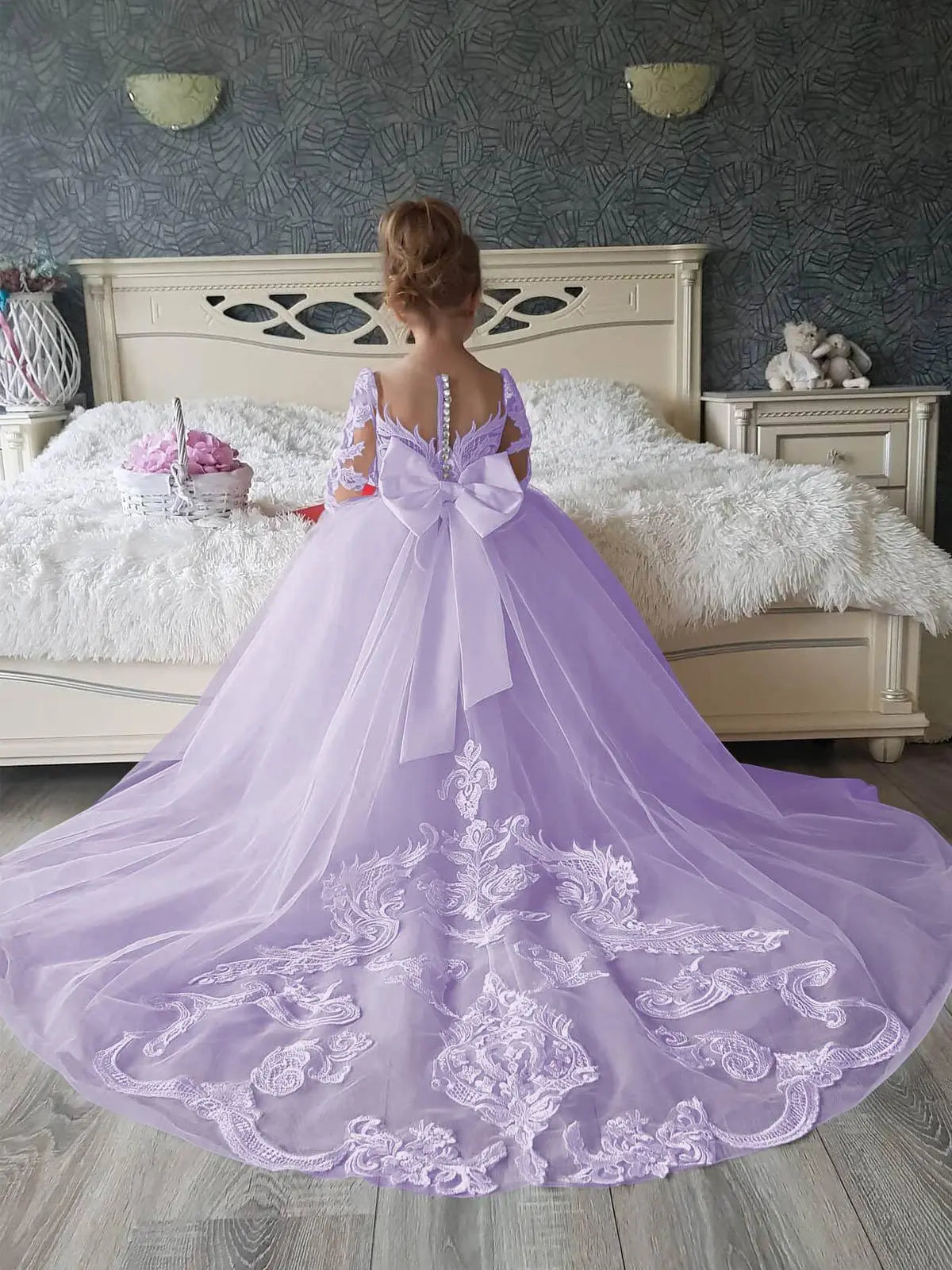 Cheap Long Sleeves Princess Lace Flower Girl Dresses with Detachable Train