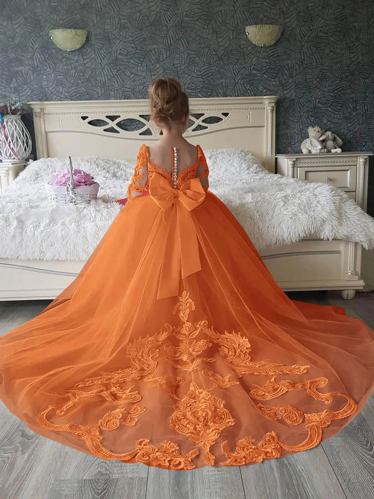 Cheap Long Sleeves Princess Lace Flower Girl Dresses with Detachable Train