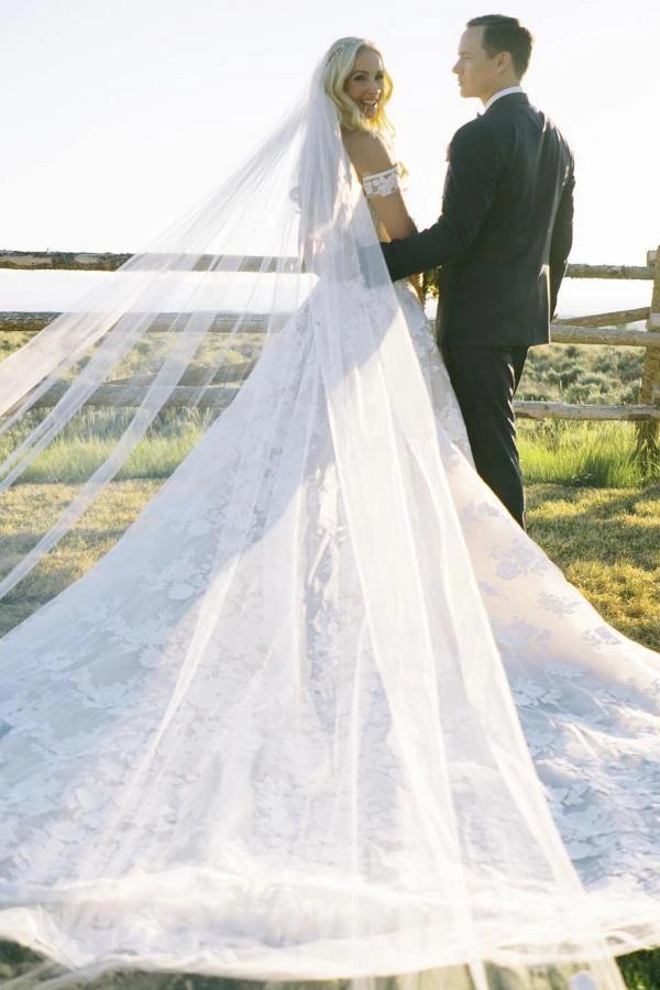 Off Shoulder 3D Floral Lace Country Wedding Dress Ball Gown Sweetheart