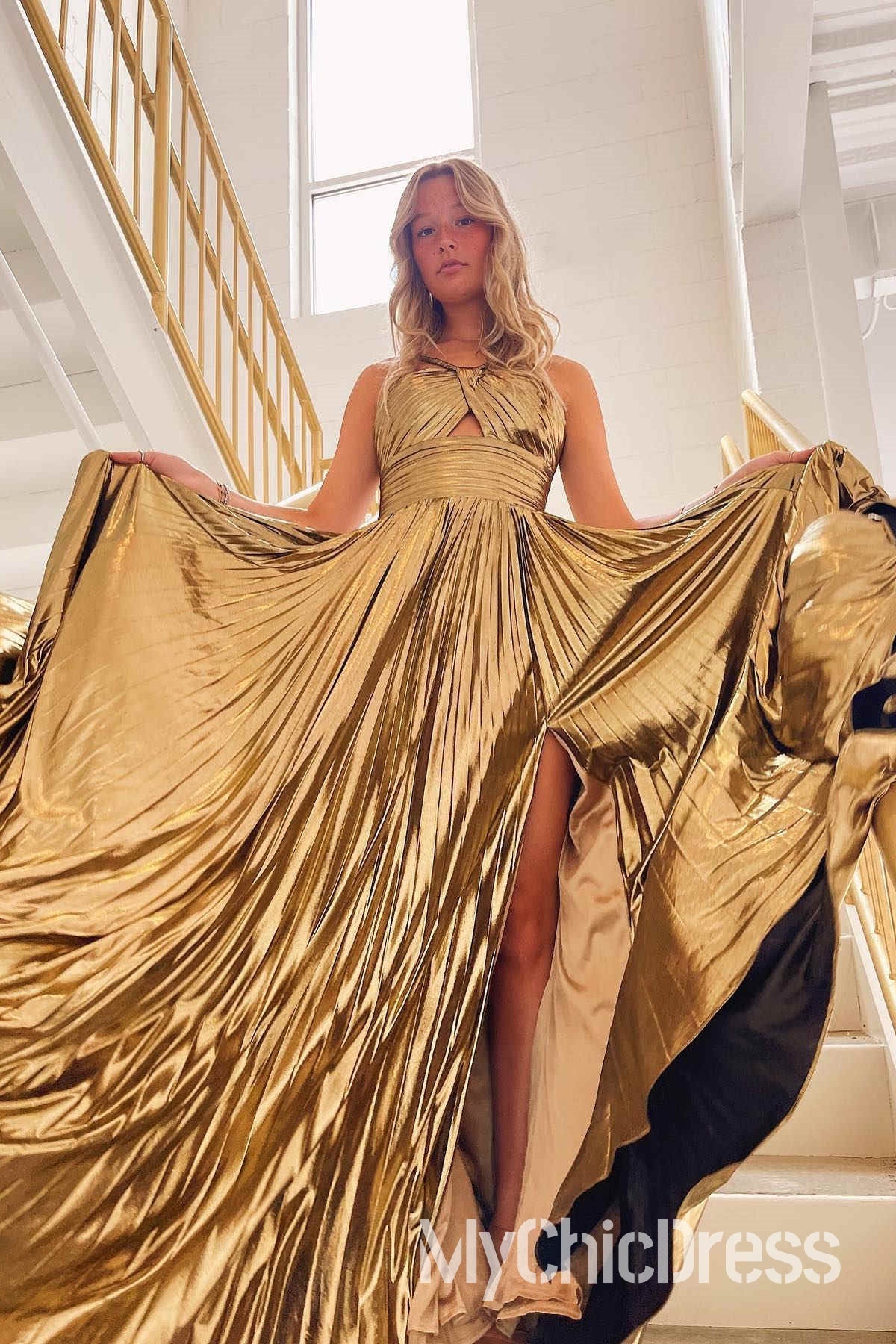 Sexy Metallic Prom Dresses Pleated Long Evening Gown Key Hole Slit