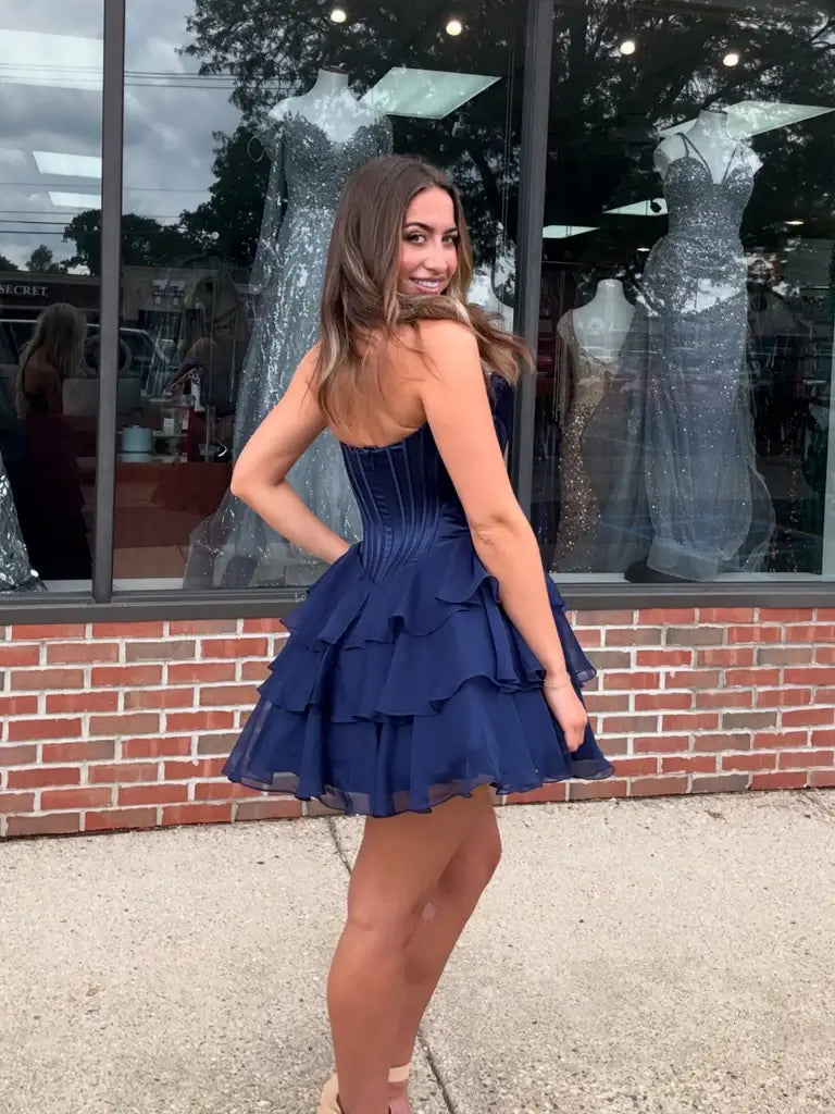 Vestido corto de fiesta con corsé amarillo, corte A y volante