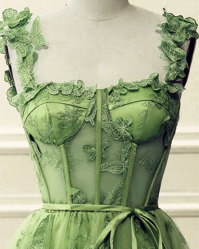 Vestidos cortos de fiesta de color verde salvia con mariposas MyChicDress Vestidos cortos de fiesta de color verde salvia con mariposas MyChicDress