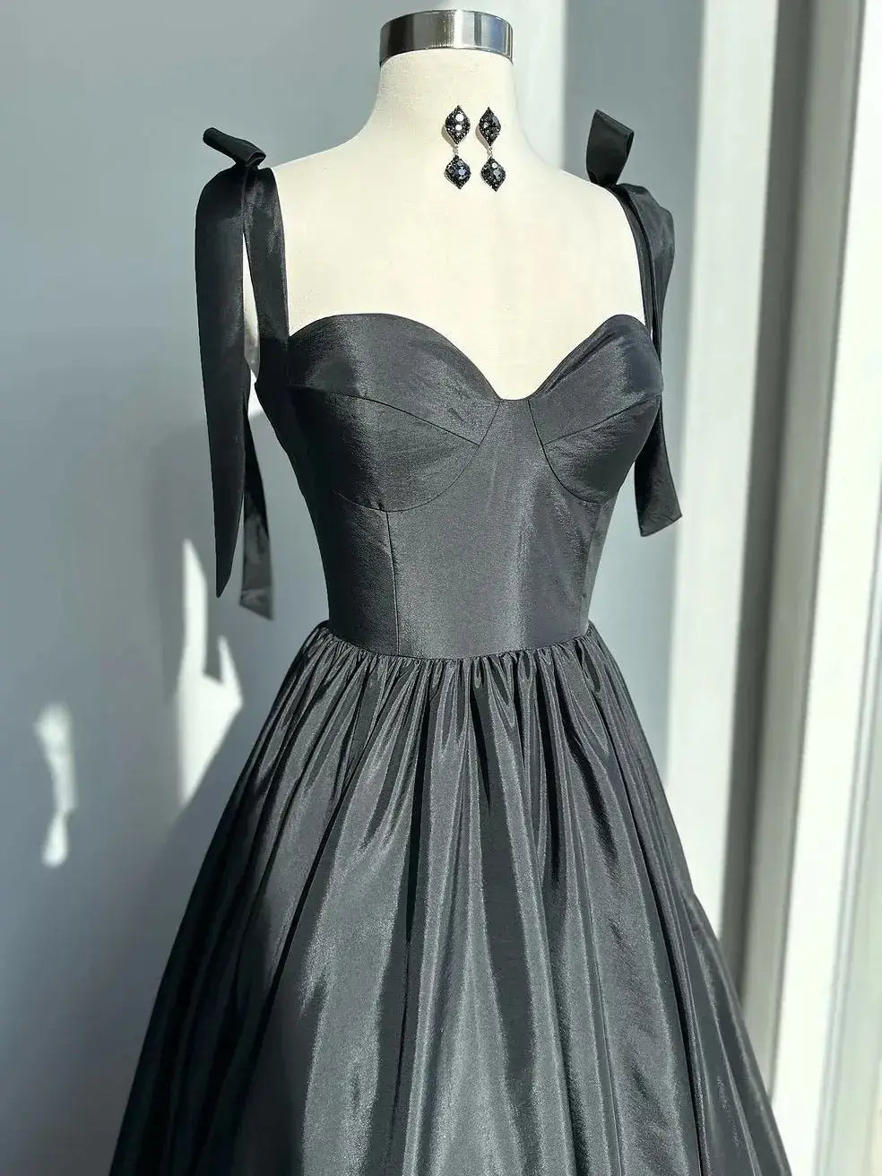 Simple Black Satin Wedding Guest Dress Sweetheart Long Formal Dresses