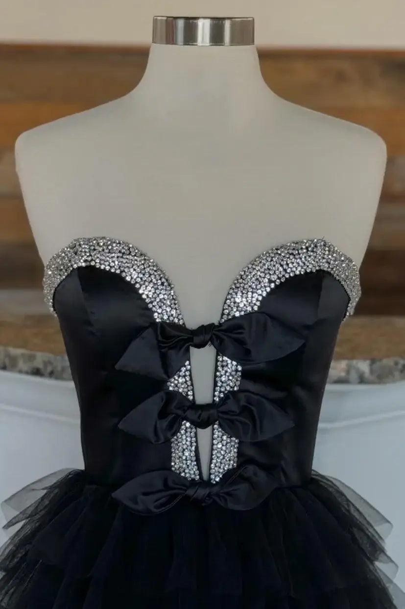 Strapless Ball Gown Black Prom Dresses Tulle Ruffle with Beaded