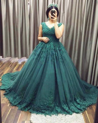 Tulle Ball Gowns Green Wedding Dresses Sleeveless Lace Quince Dress V-neck