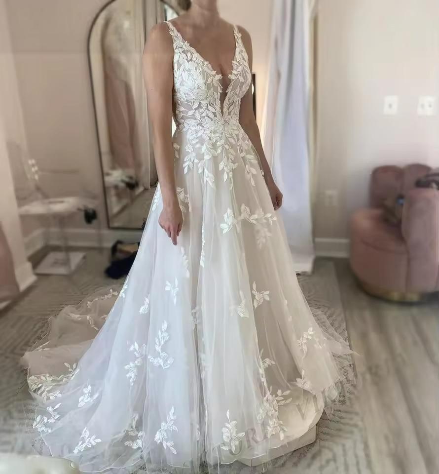 A-Line Lace Wedding Dresses Custom-Made V-neck Court Train Sleeveless