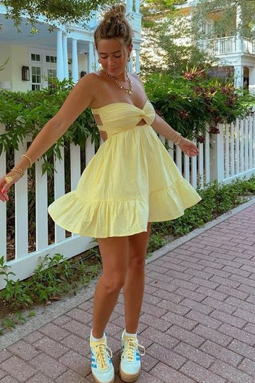 A-Line Yellow Strapless Short Homecoming Dress V-Neck