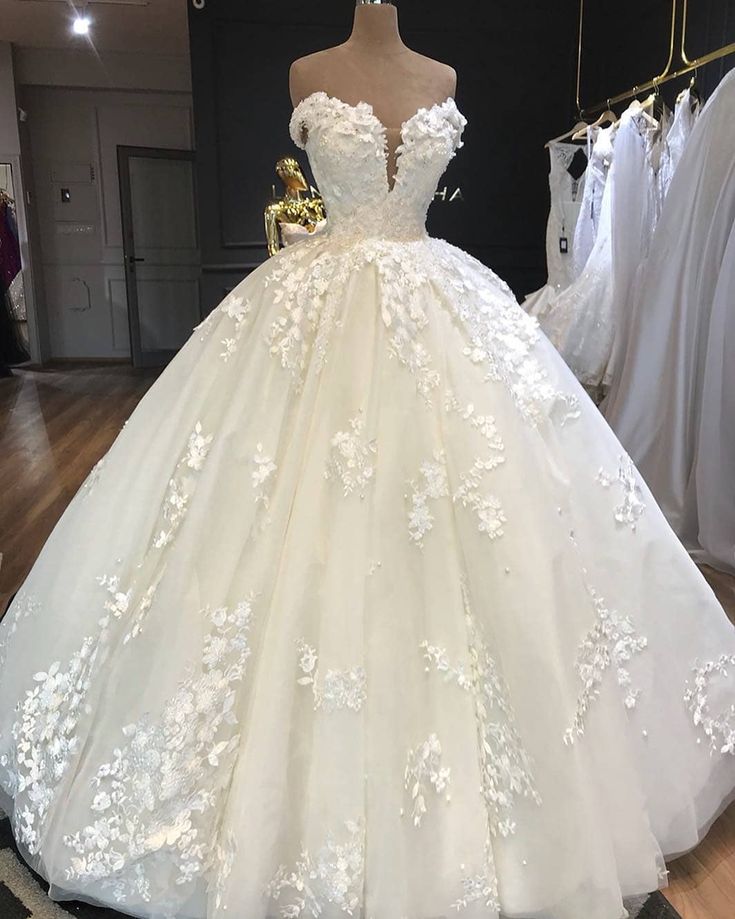 Ball Gown Lace Beach Wedding Dress Off the shoulder Appliques