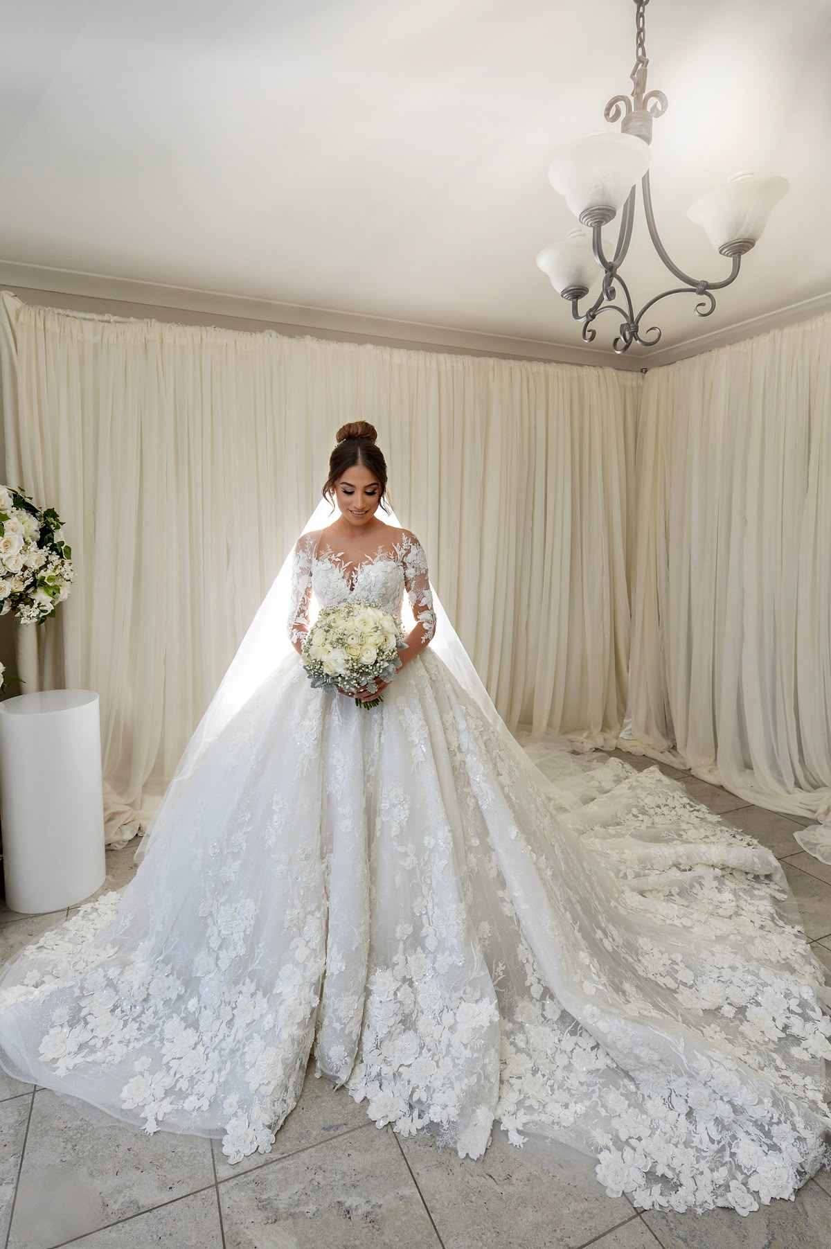 Ball Gown Vintage Lace Wedding Dress Long Sleeves with 3D Florals