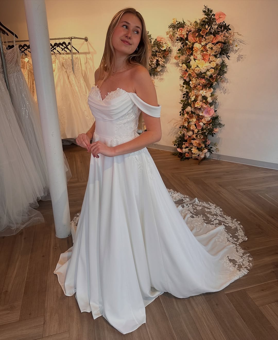 Beach Lace Chiffon Wedding Dresses Off the Shoulder