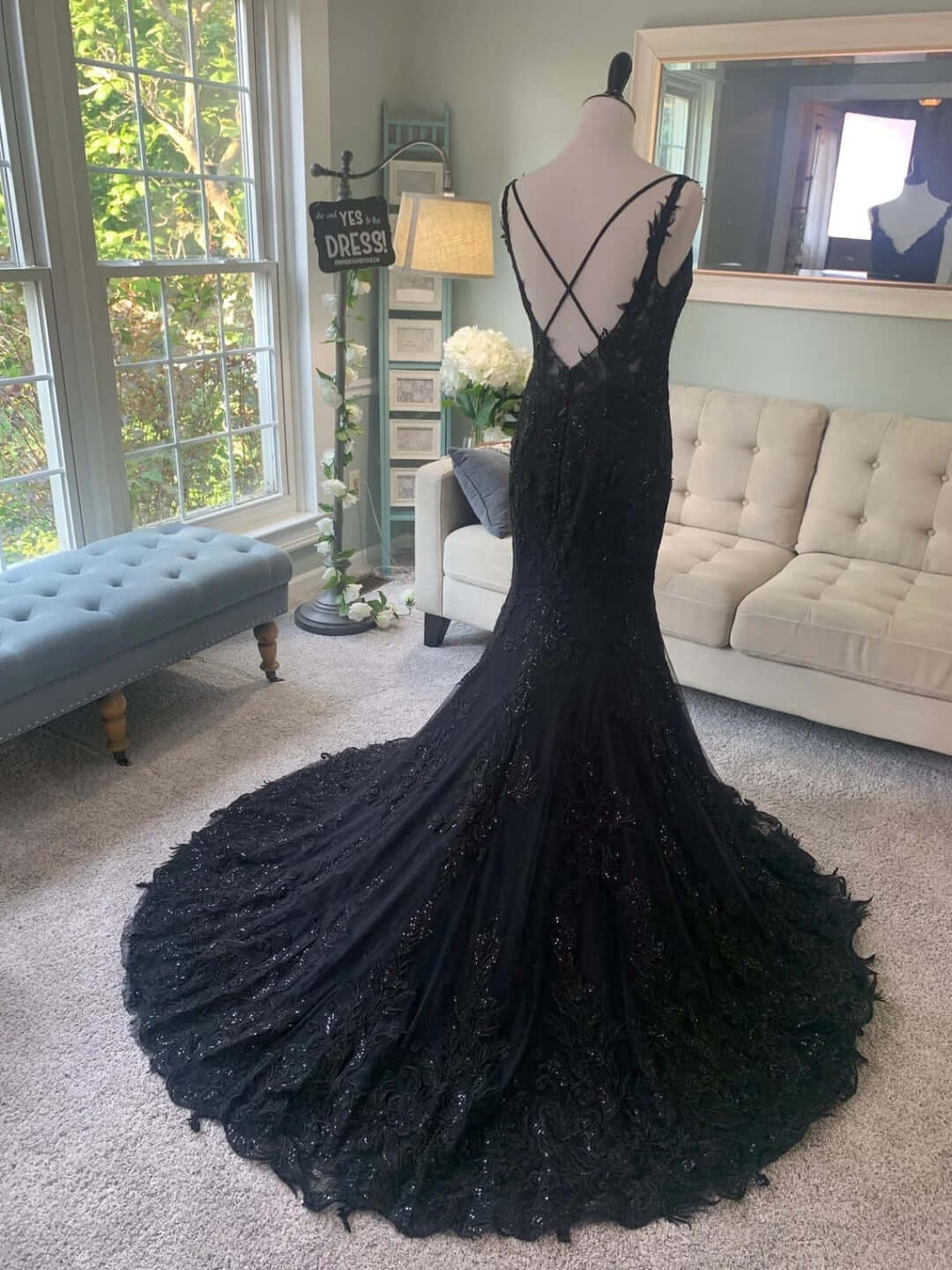 Vintage Black Mermaid Wedding Dress Gothic Embroidered Lace Tulle