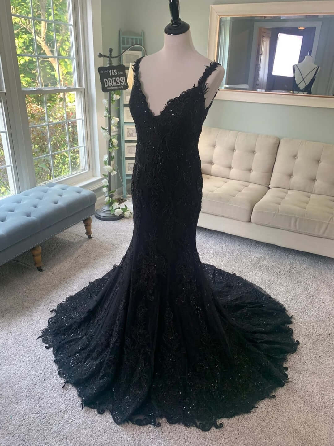 Vintage Black Mermaid Wedding Dress Gothic Embroidered Lace Tulle