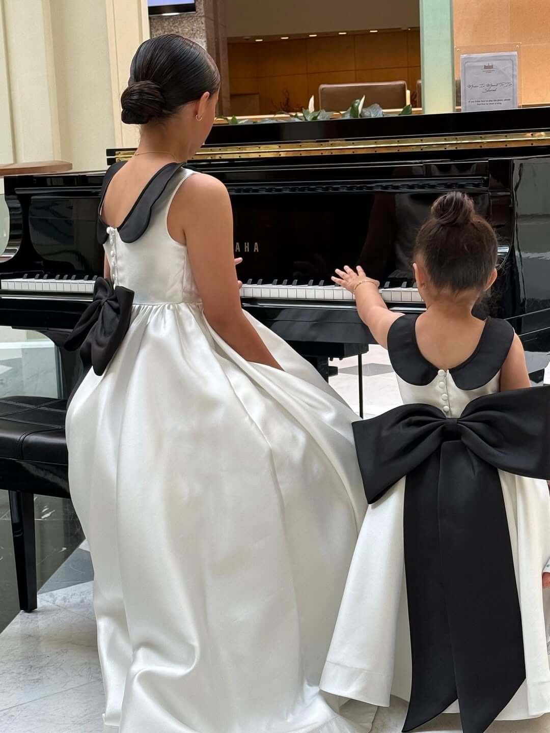 Cheap Black White Flower Girl Dresses for Wedding Satin Jewel with Bow