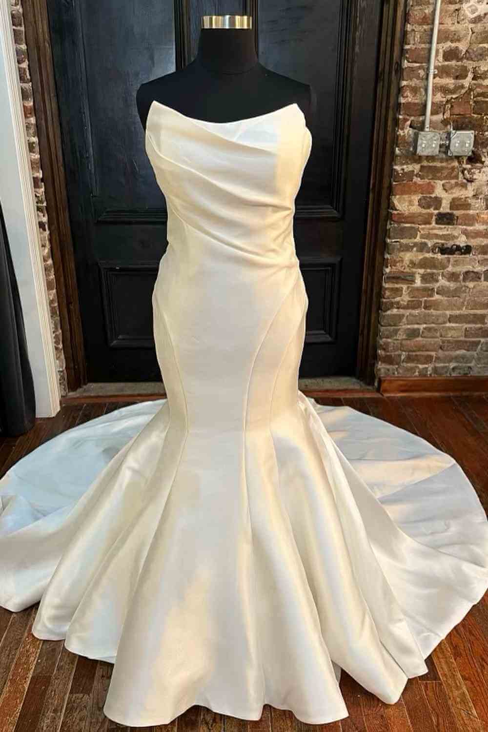 Custom Made Strapless Satin Wedding Dresses Mermaid with Buttons