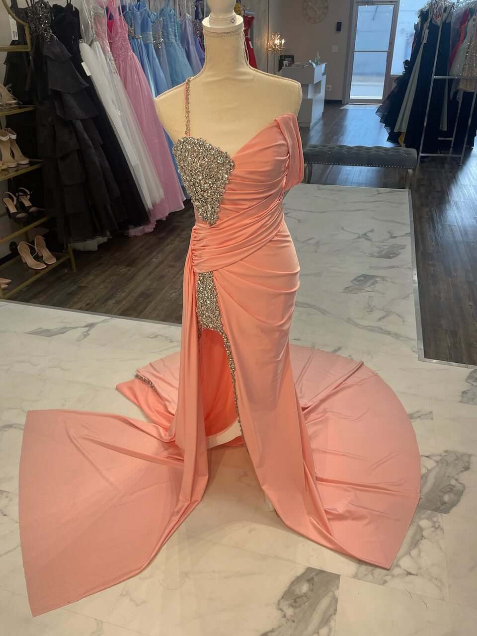 Discount Crystals Satin Emerald Green Prom Dresses Mermaid One Shoulder