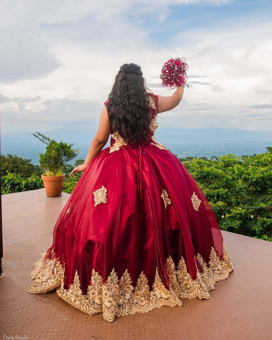 Vestidos de quinceaera en rojo oscuro y dorado para nias, sin mangas MyChicDress Vestidos de quinceaera en rojo oscuro y dorado para nias, sin mangas MyChicDress