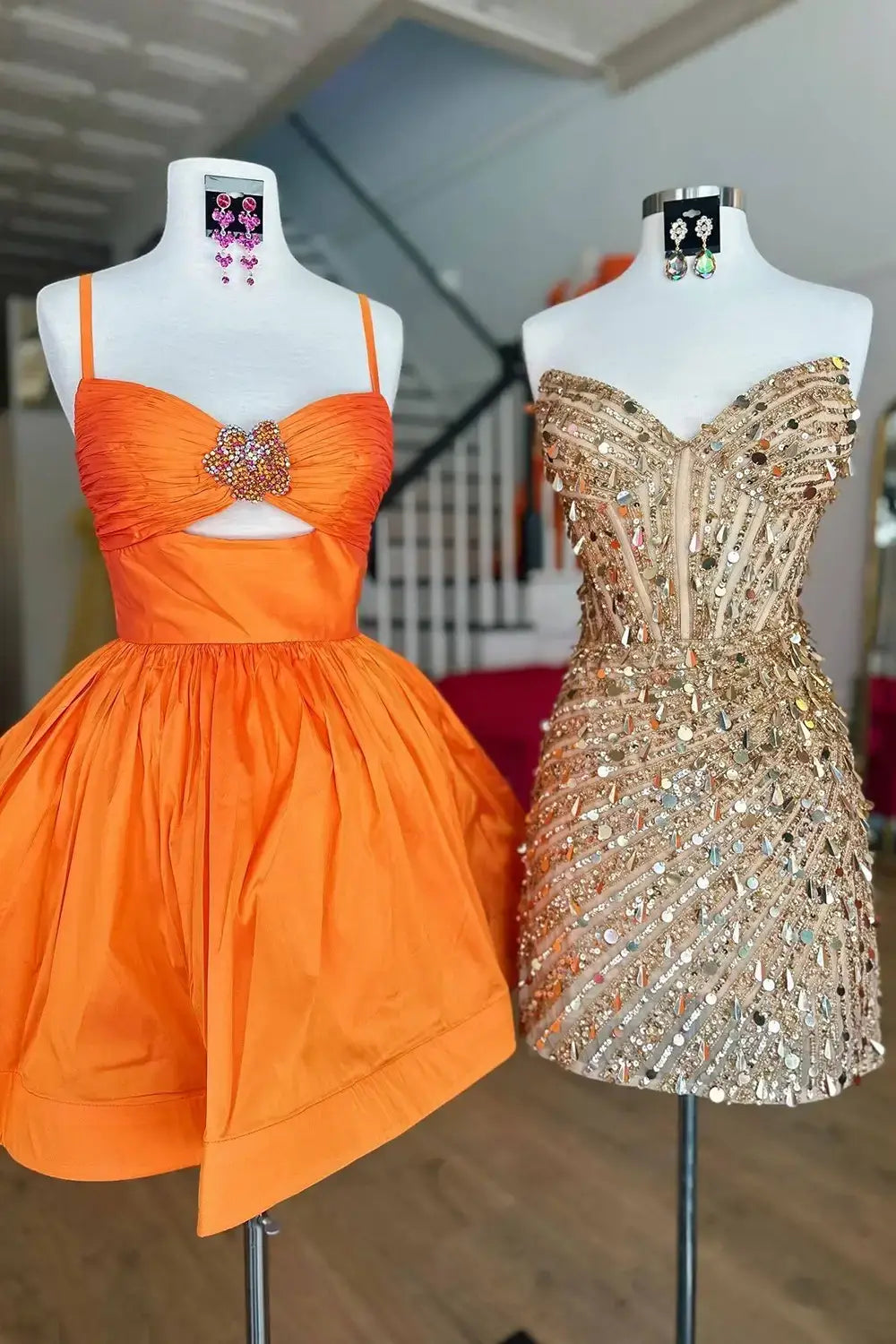 Unique Red Mermaid Corset Homecoming Dress Short Strapless V Neck