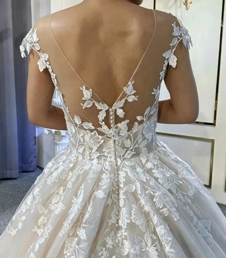 Gorgeous A-line Beach Wedding Dresses Lace Applique Open Back