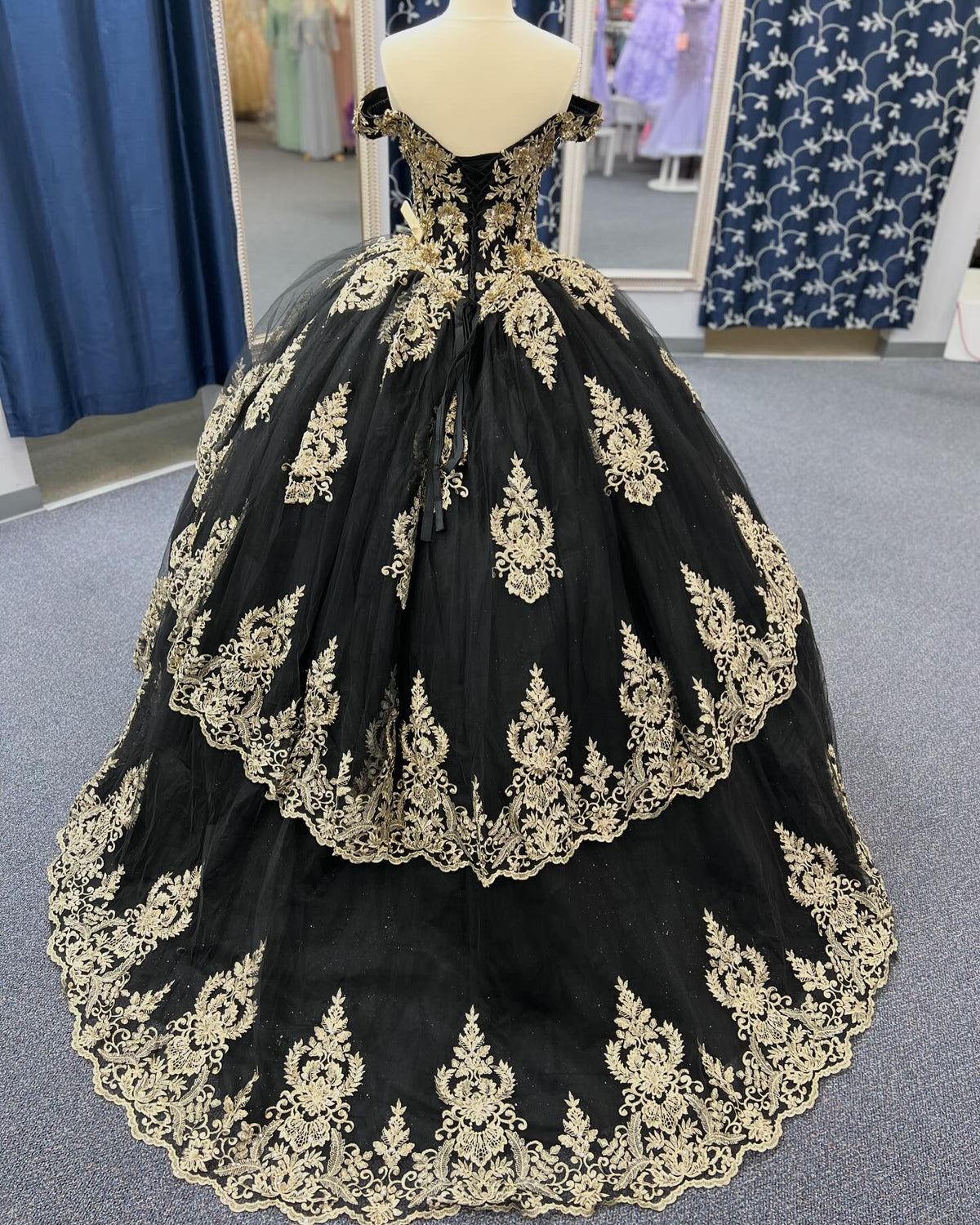 Gorgeous Black Gold Lace Sweet 15 Quinceanera Dresses for Girls