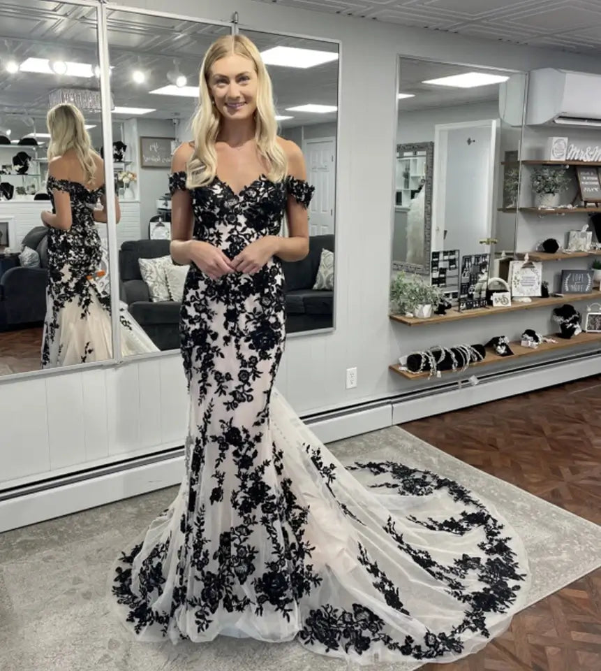 Gothic Lace Wedding Dresses Black Off Shoulder Mermaid Appliques