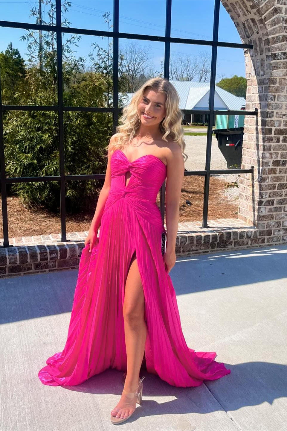 Vestido formal largo rosa intenso 2025 con escote corazón y pliegues