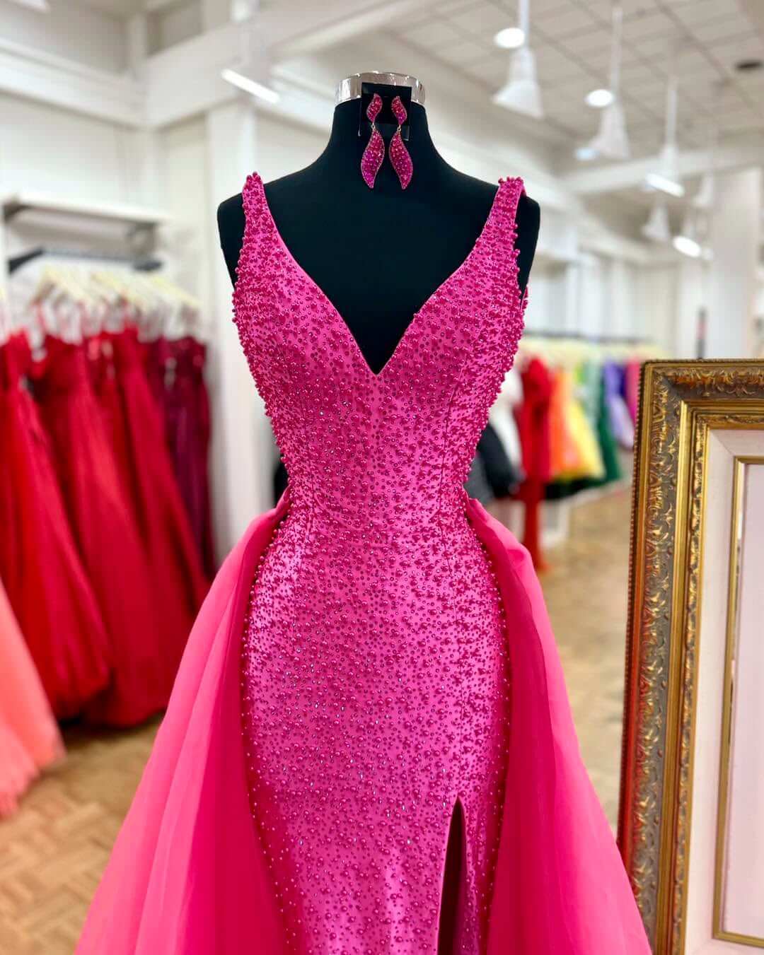 Luxury Red Pearls Evening Gown V Neck Mermid Prom Dress with Slit
