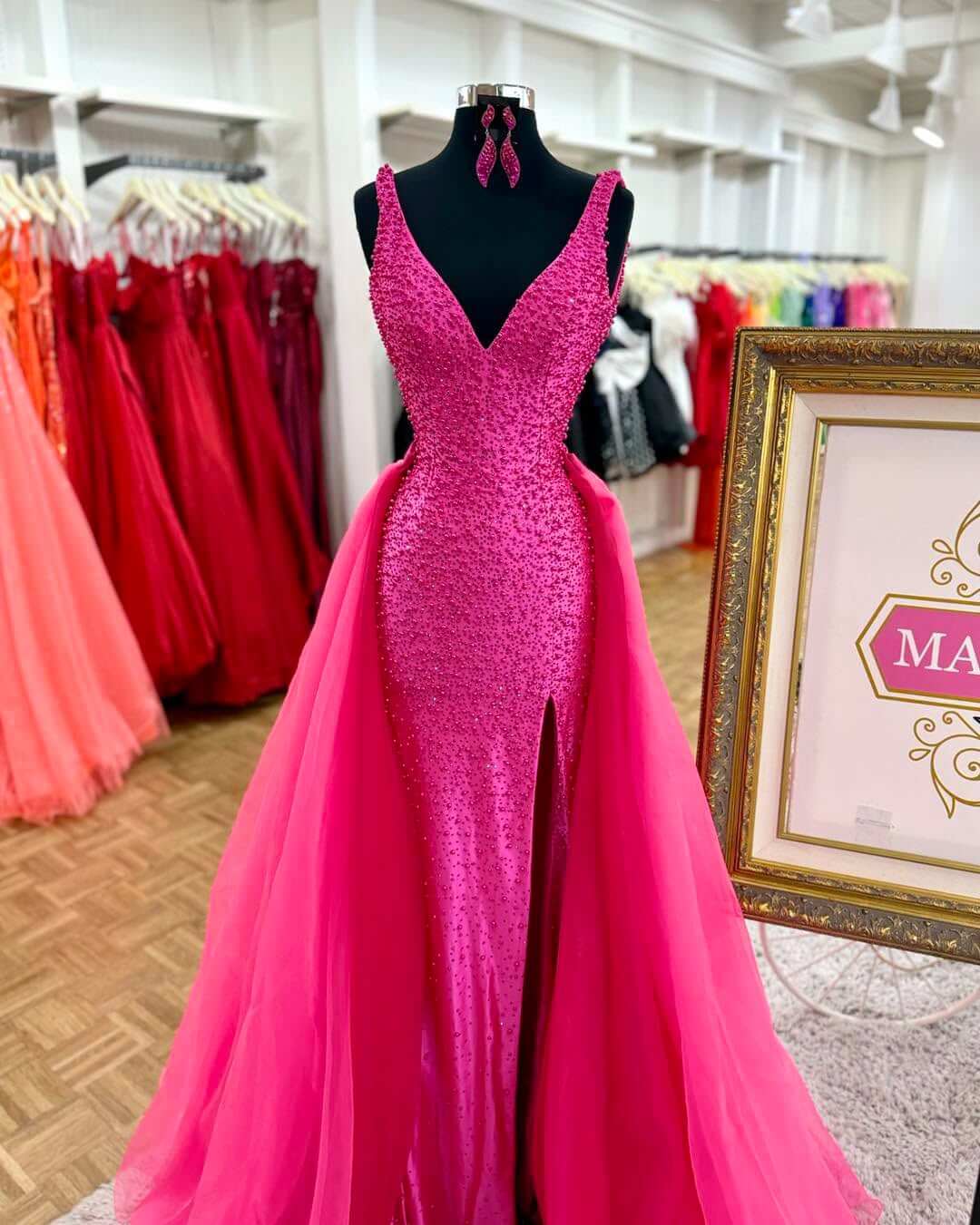 Luxury Red Pearls Evening Gown V Neck Mermid Prom Dress with Slit