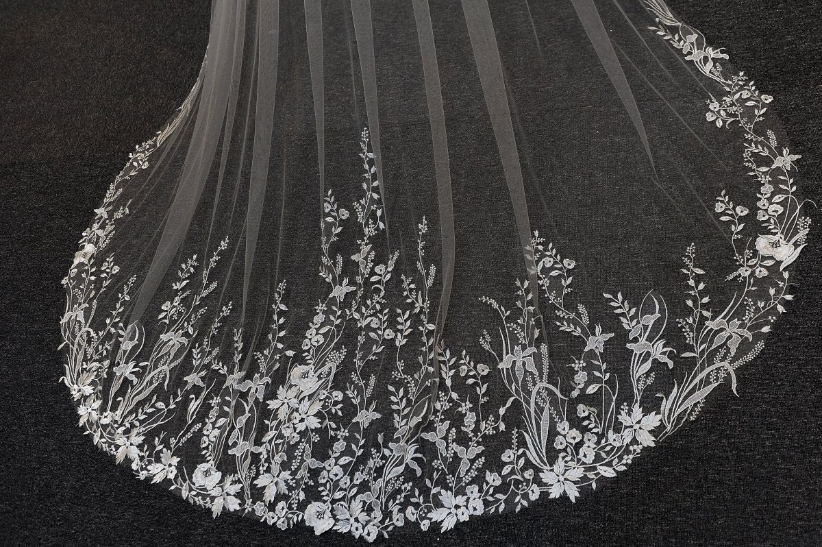 Long Lace White Wedding Veil Appliques Cathedral Bridal Veils