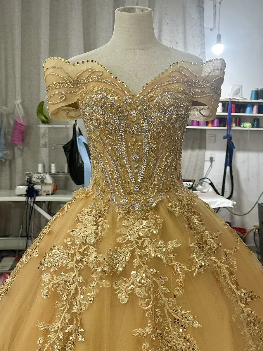 Luxury Gold Quinceanera Dresses Beaded Sequins Appliques Party Dresses