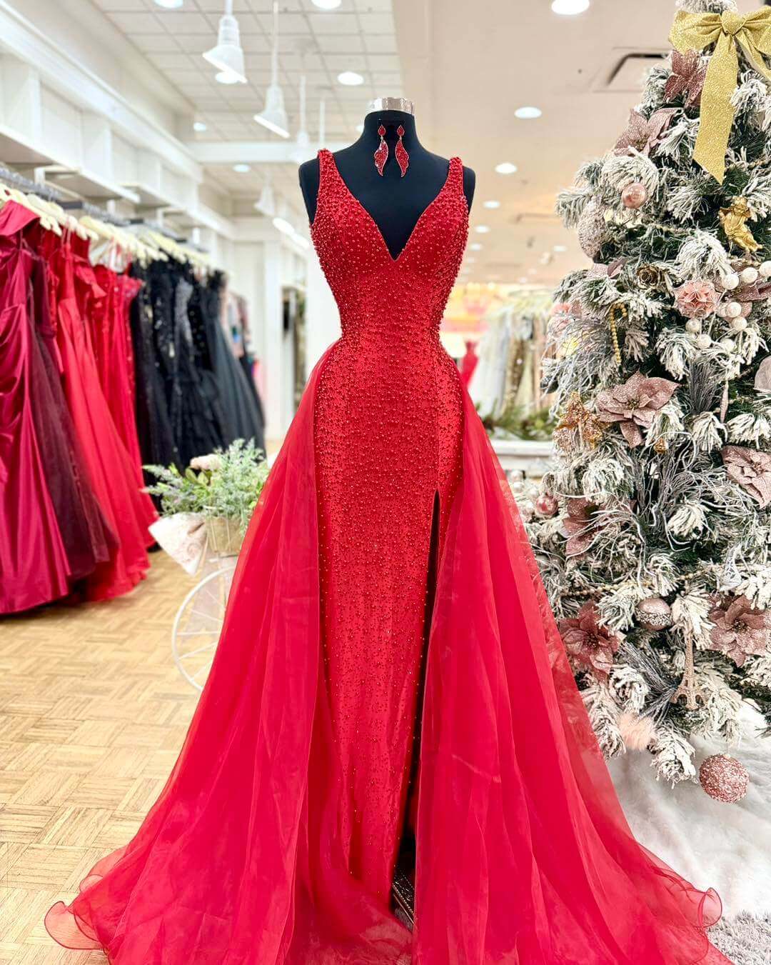 Luxury Red Pearls Evening Gown V Neck Mermid Prom Dress with Slit