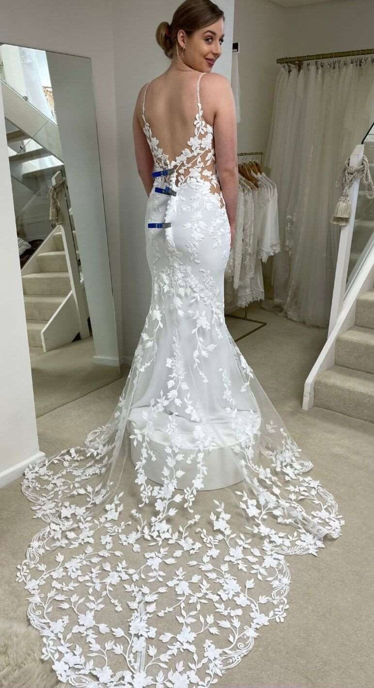 Nuevo Vestidos de novia de encaje con cuello en V, tirantes finos