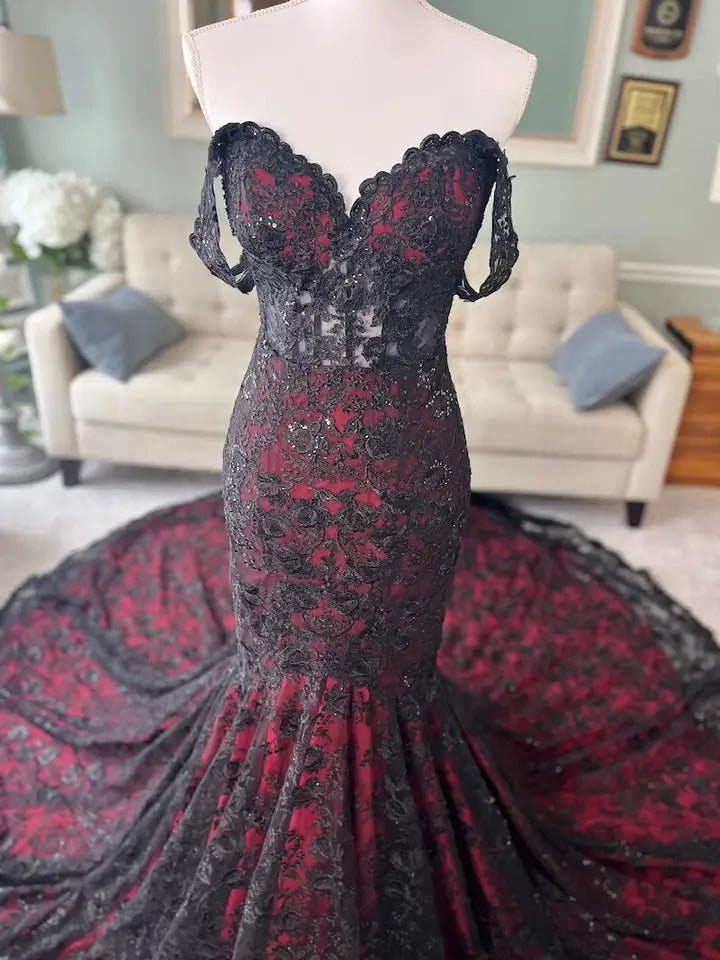 Off-Shoulder Black and Red Mermaid Wedding Dresses Applique with Cape