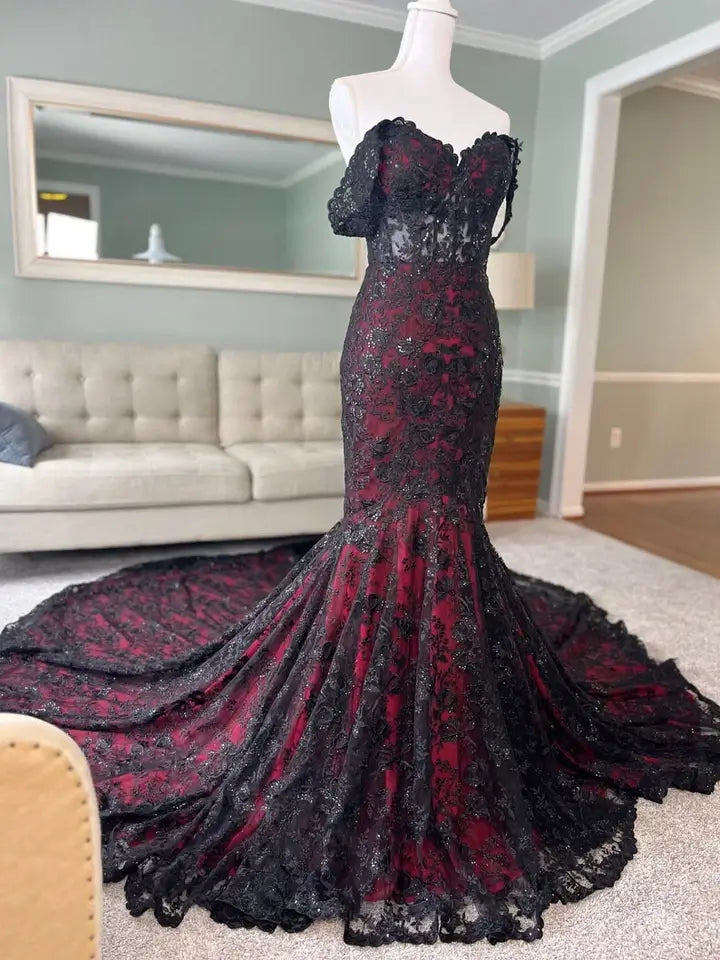 Off-Shoulder Black and Red Mermaid Wedding Dresses Applique with Cape