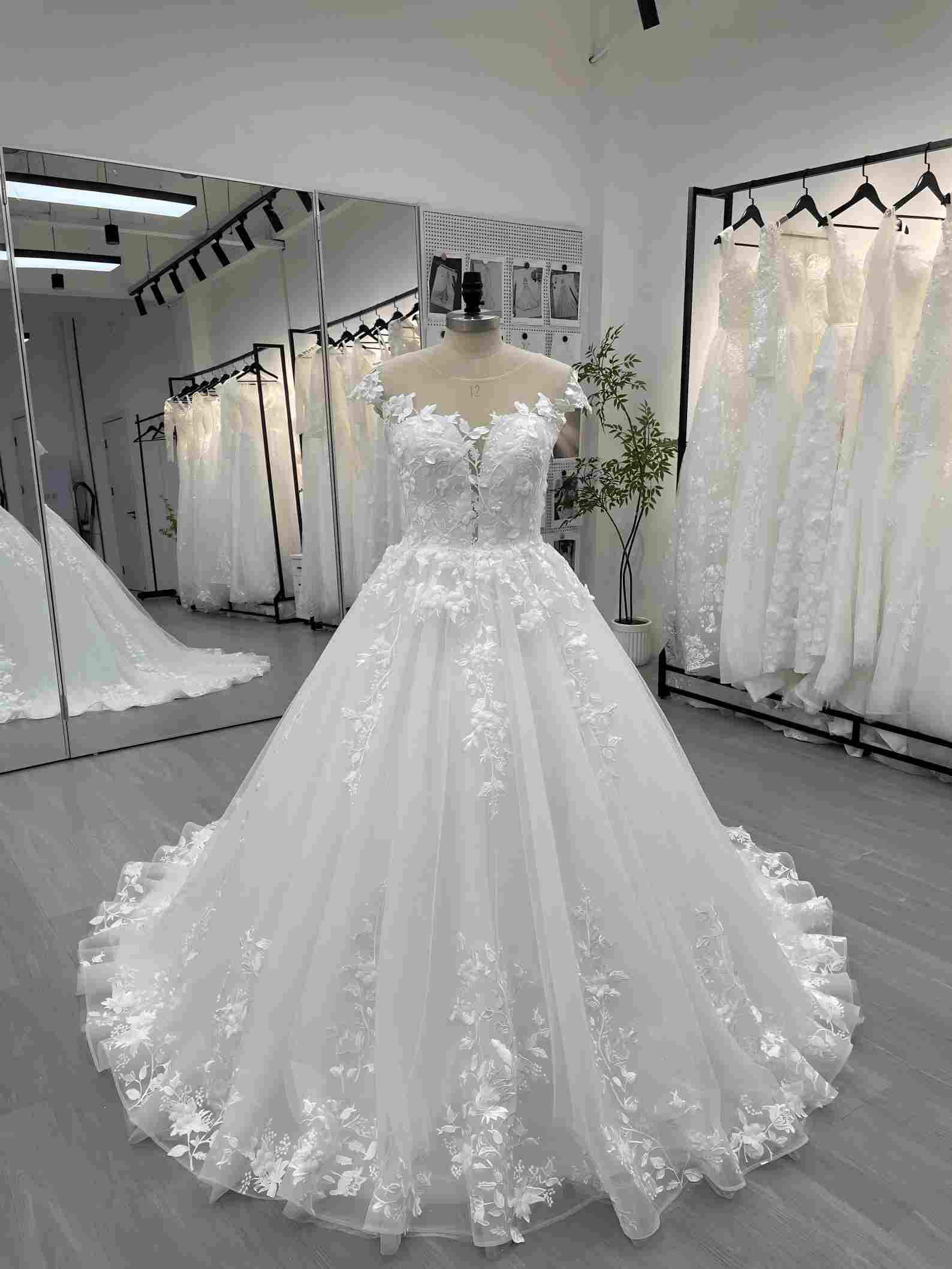 Ball Gown White Modest Wedding Dresses Lace Cap Sleeve 3D Flowers