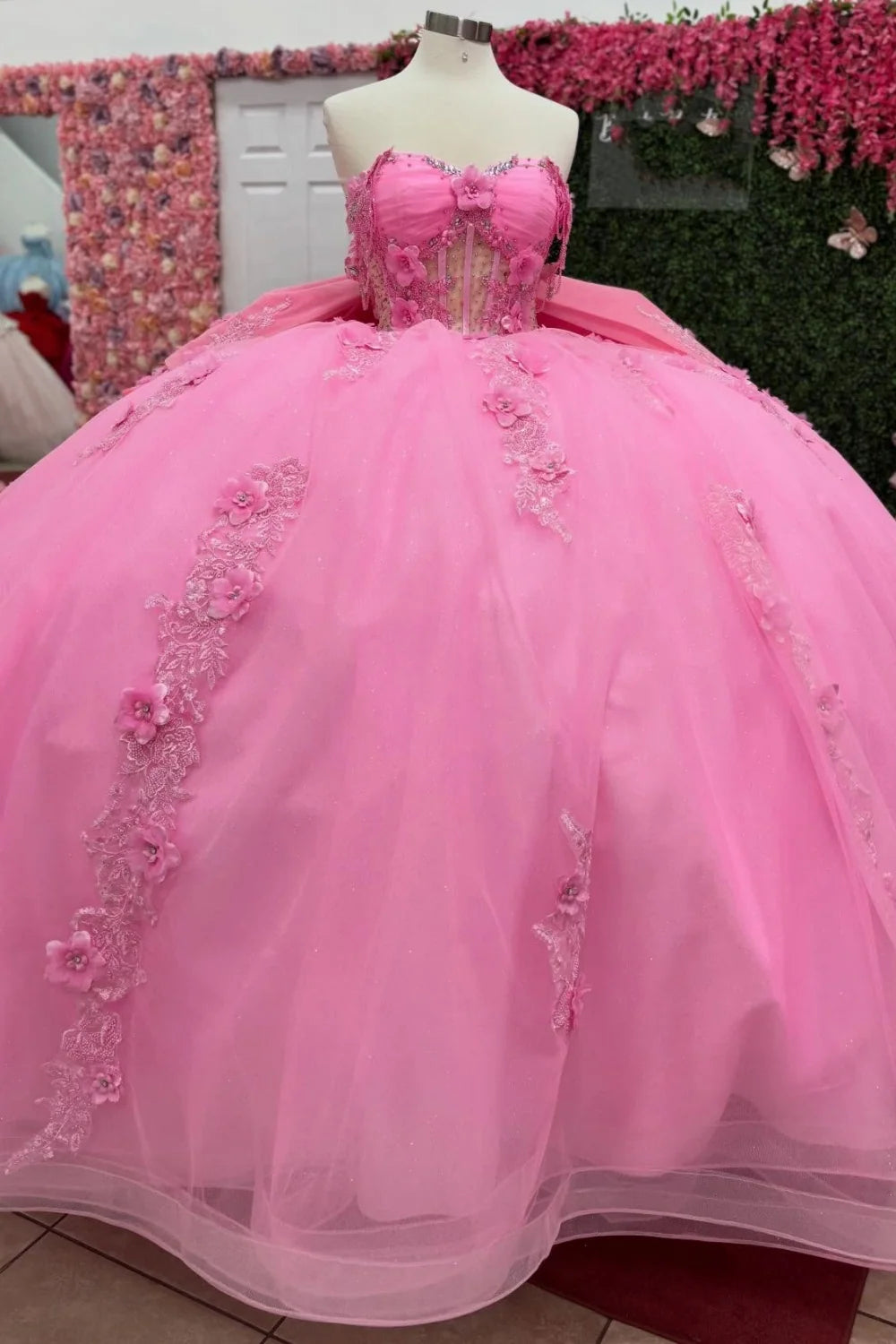 Princess Lace Quinceanera Dresses Pink Off Shoulder Appliqued Sweet 16 Gown