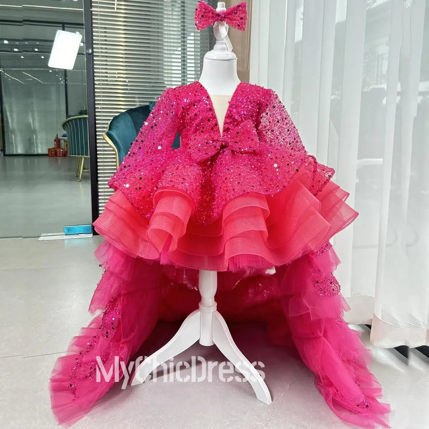 Sequin Red Wedding Party Dress Long Sleeves Mini Quince Dress with Train