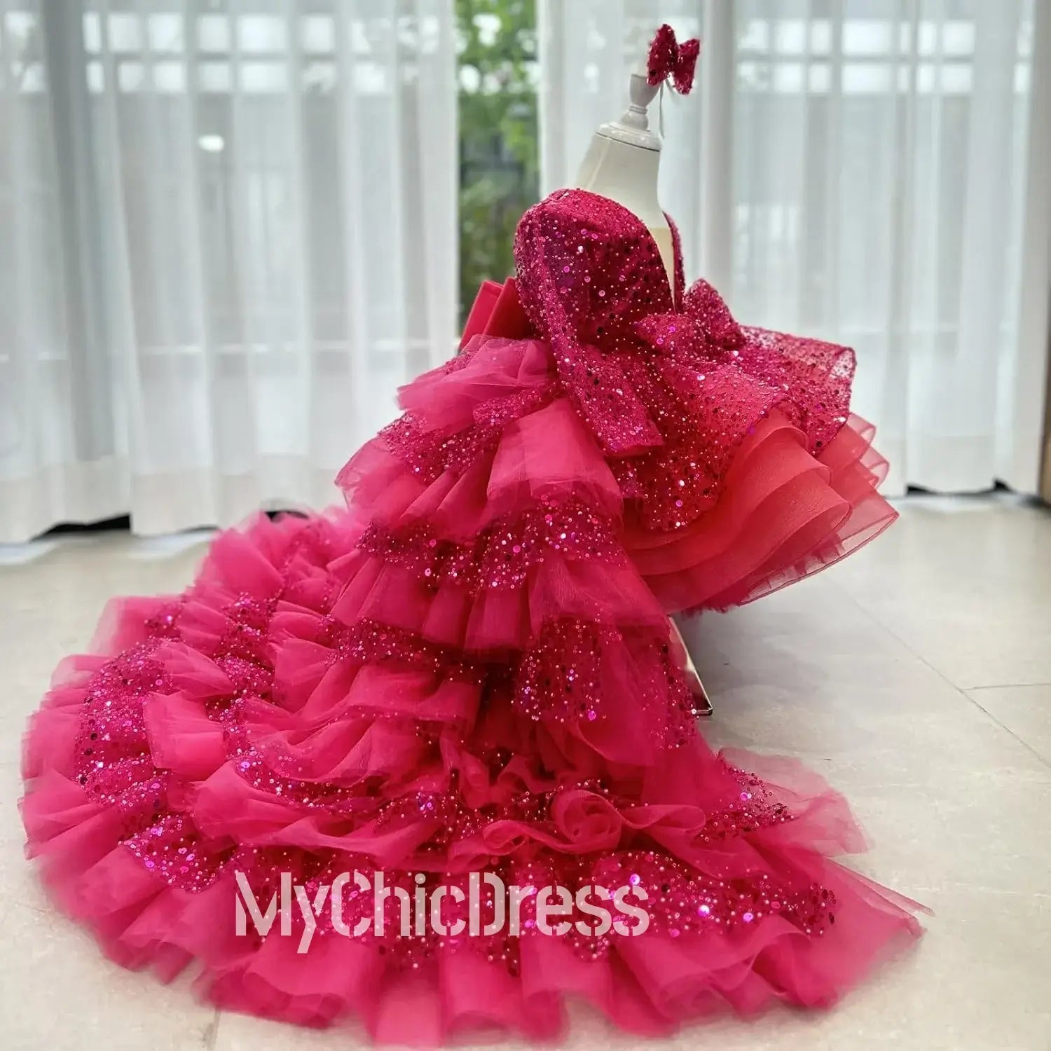 Sequin Red Wedding Party Dress Long Sleeves Mini Quince Dress with Train